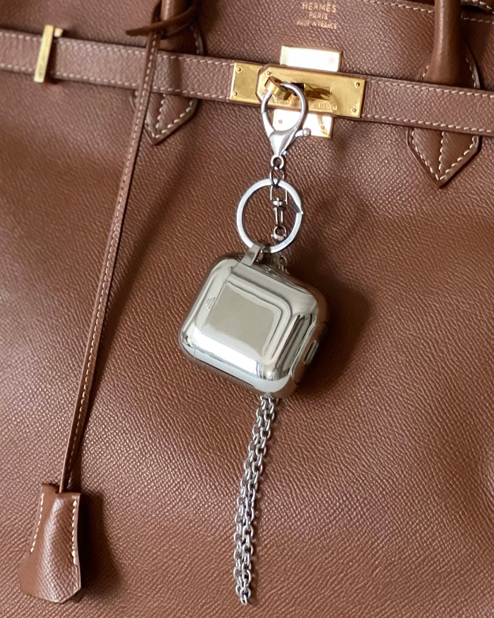 AirPods case with chain ver. 2